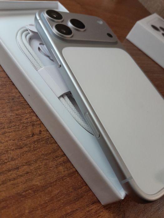 Аналог iPhone 17 Pro Max