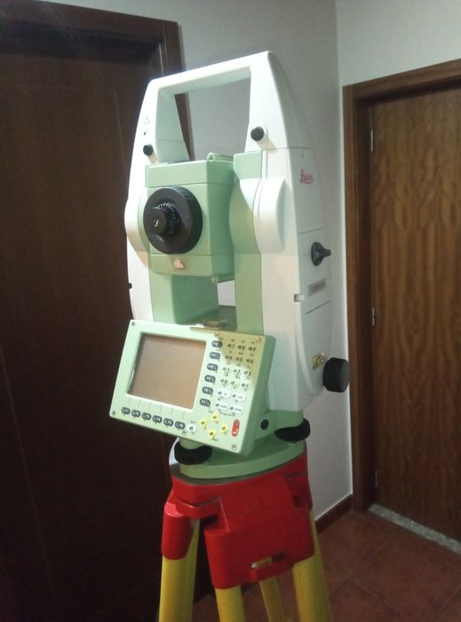 Estação total LEICA TCRM 1205 (Motorizada)