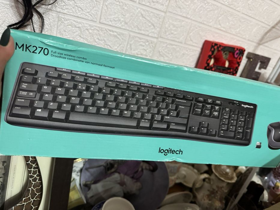 Нова бездротова клавіатура Logitech MK270, запакована