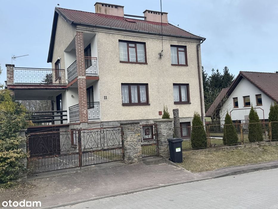 Przestronny dom wolnostojący z garażem i ogrodem