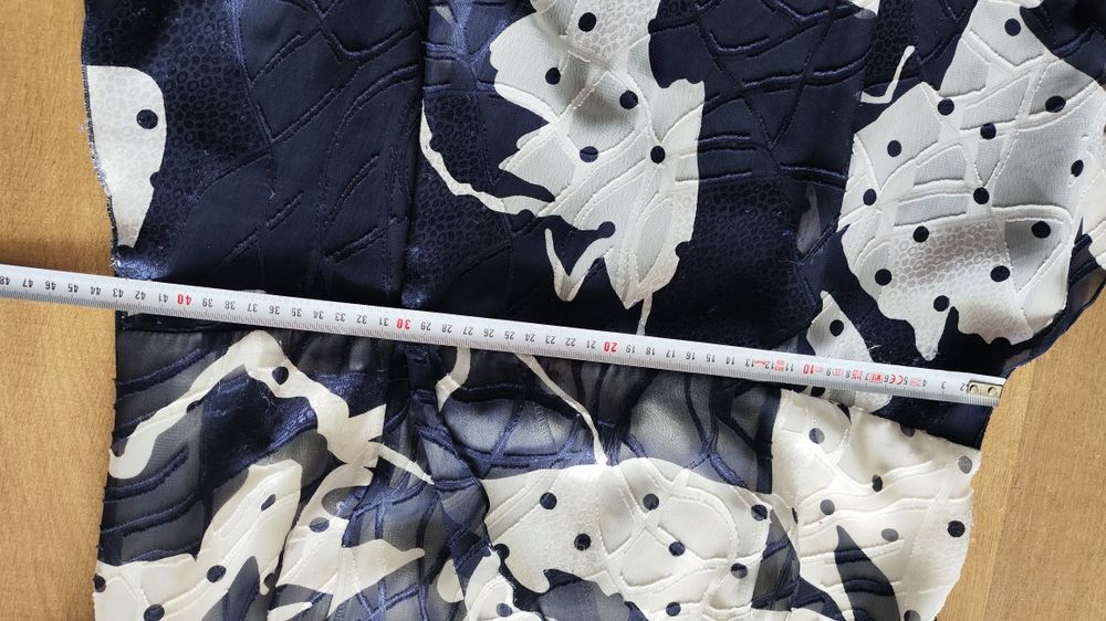 Elegancka sukienka biało -granatowa 42