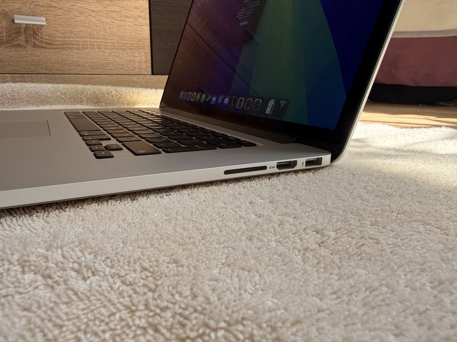 Apple MacBook Pro 15 Mid 2015 i7 AMD R9 M370X 16GB 512GB SSD