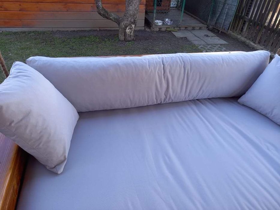 Huśtawka drewniana, leżanka ogrodowa.