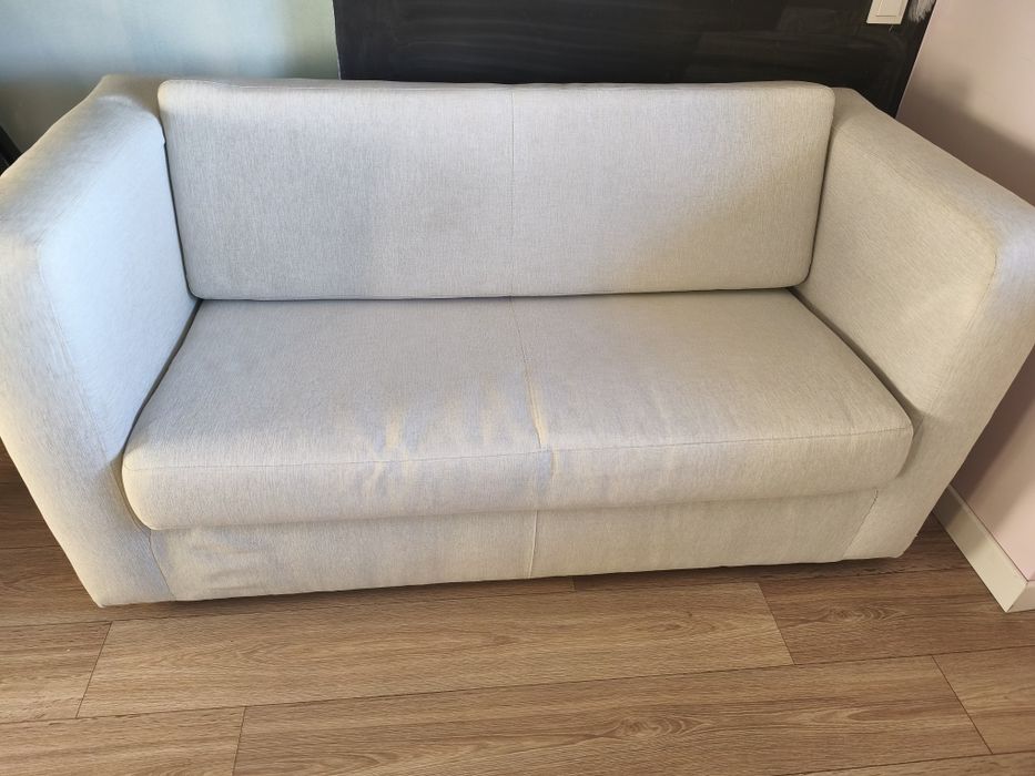 Rozkładana sofa ze stelażem