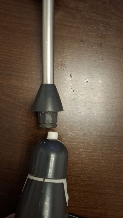 Робочий блендер ручний не має деталі