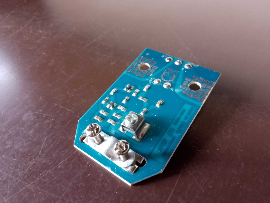 Wzmacniacz antenowy DVB-T TV płytka SWA-2000 34dB zielona solidna pasu