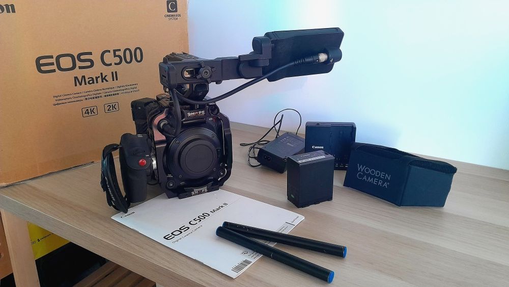 Canon EOS C500 Mark II com Cage e mount para bateria V-Lock