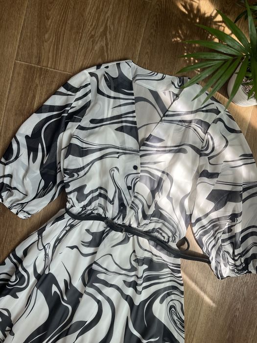 Сукня жіноча молочного кольору