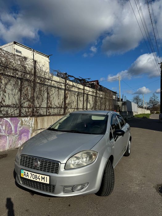Автомобіль FIAT  Linea