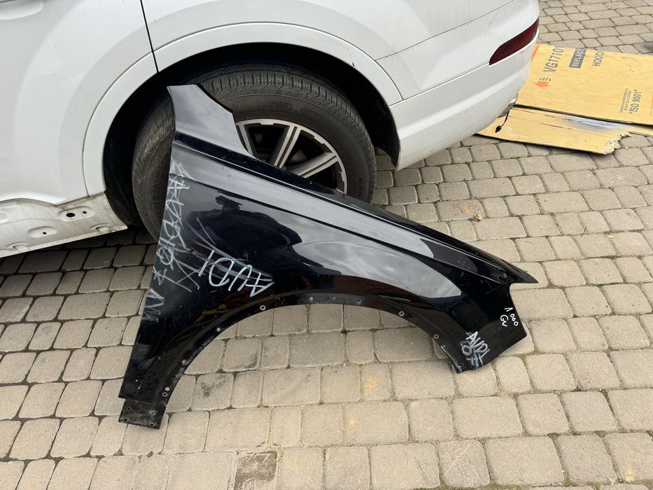 Крило переднє праве Audi q7 4m