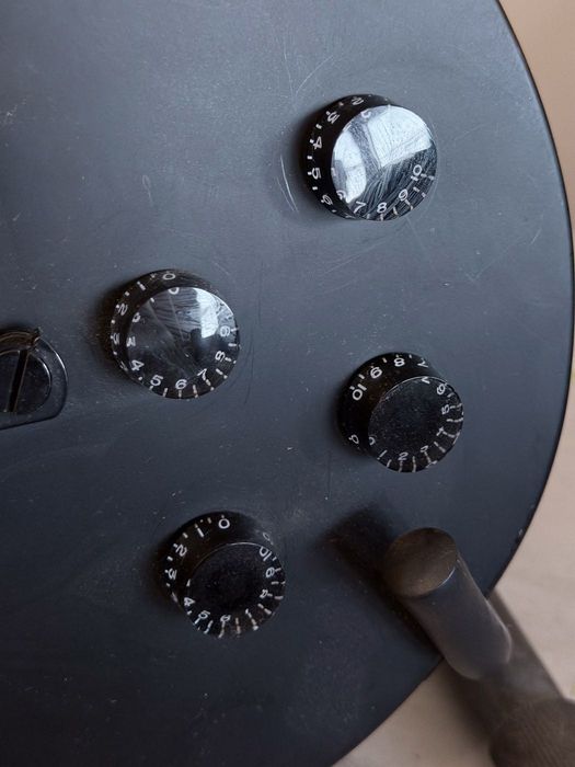 Guitarra Elétrica J&D LC300 Matte Black – Estilo Les Paul – anos 90 bom estado