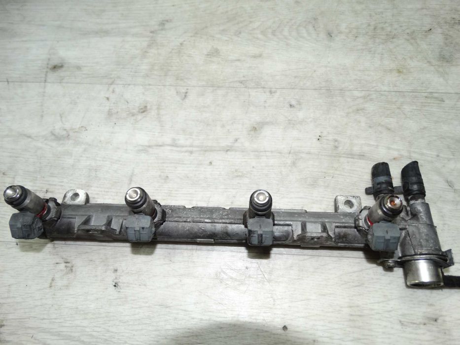 Б/в Паливна рейка з форсунками VW Golf IV / Polo 1.4 16V –  036133319