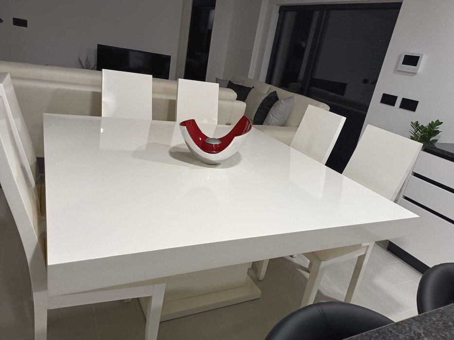 mesa de jantar quadrada sem cadeiras