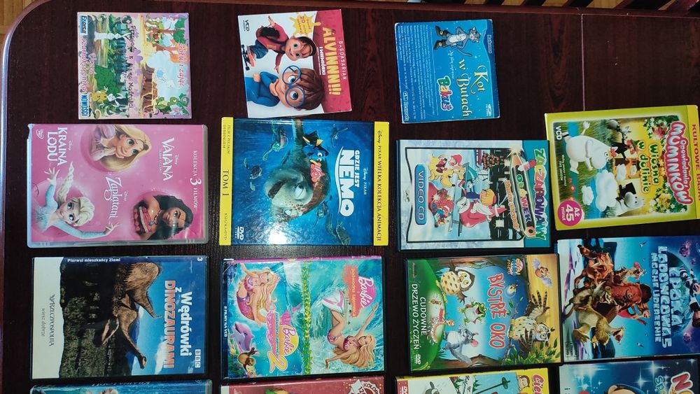 Bajki DVD VCD w pudełkach 18 sztuk