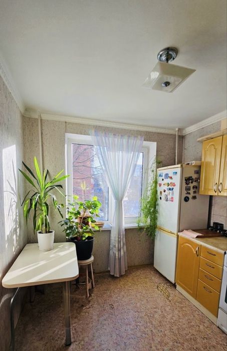 Продам двокімнатну квартиру по вул. Грушевського