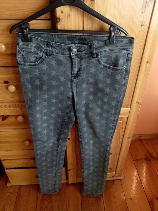Spodnie jeans w gwiazdy