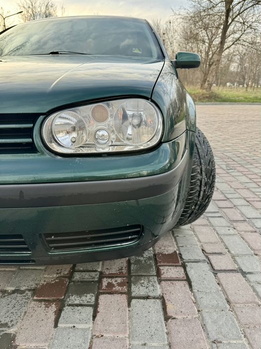 Продам Volkswagen Golf 1.6 2000р