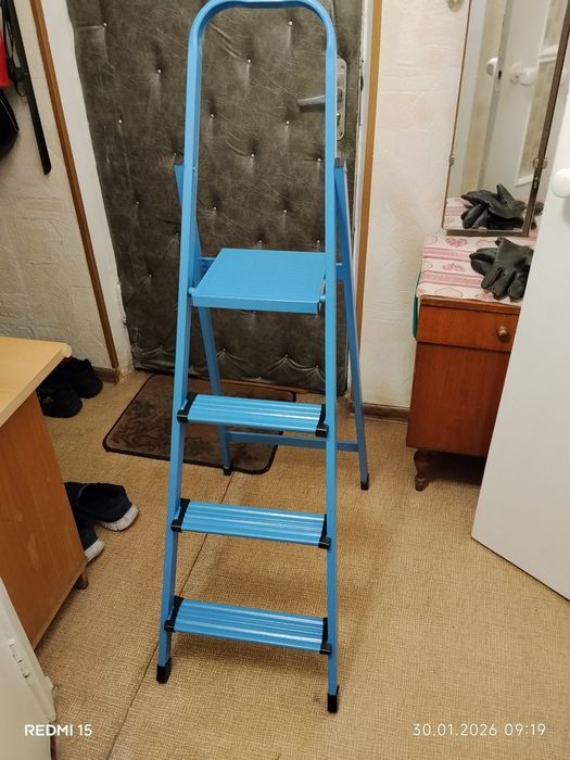 Продам терміново стремянку