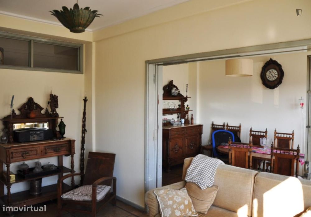 Quarto - localizado em Roma-Areeiro Lisbon
