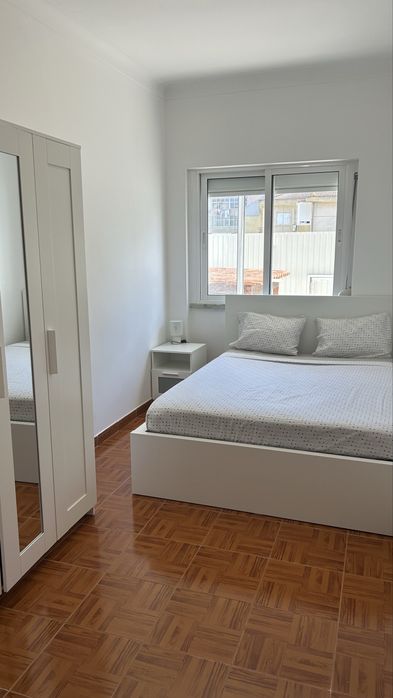 Quarto para arrendar, Amora