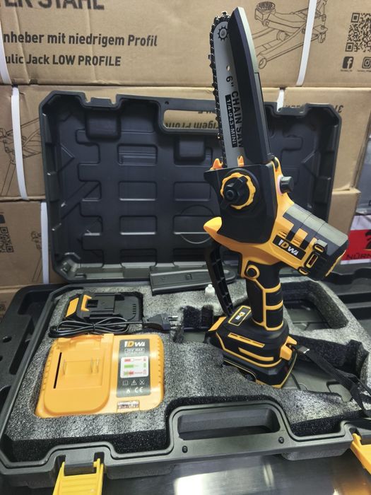 Motosserra podadora eléctrica com 2 baterias de 21V DW