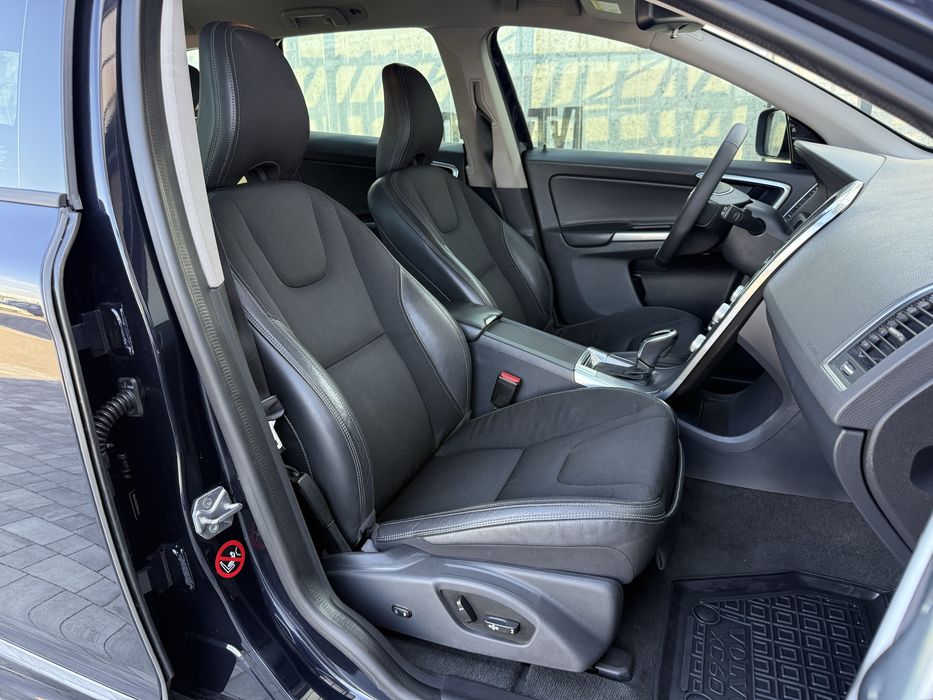 Volvo XC60 2016 VIN YV440MDJ0H2074558 фото оголошення 13 з 23