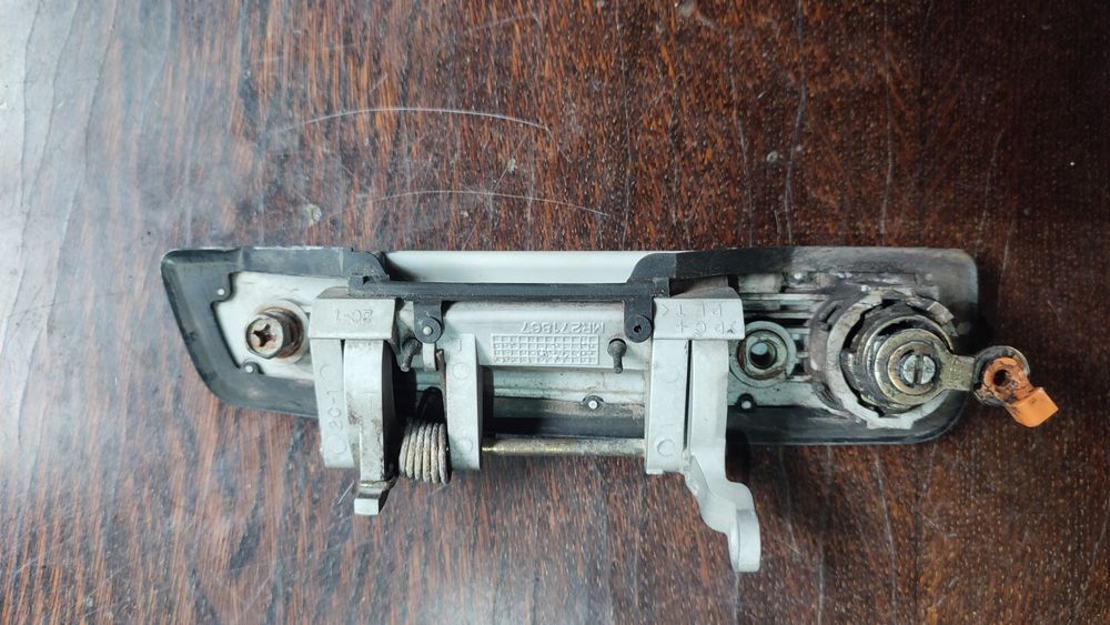 Ручка двері передня ліва Mitsubishi Galant