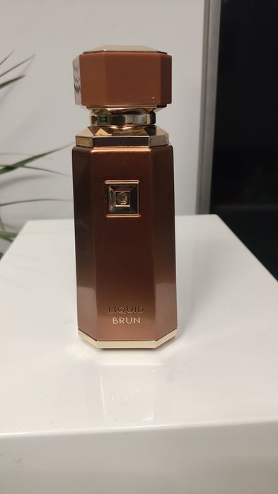 Liquid bruin French Avenue