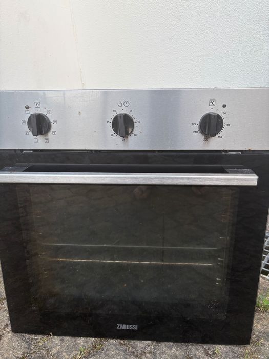 Forno elétrico Zanussi com pouco uso.