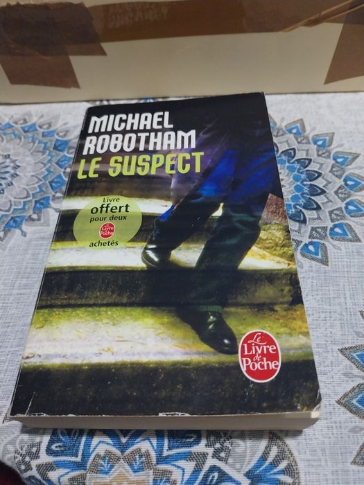 Le Suspect. Portes incluídos