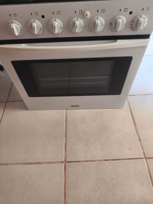 Conjunto Forno e placa brancos