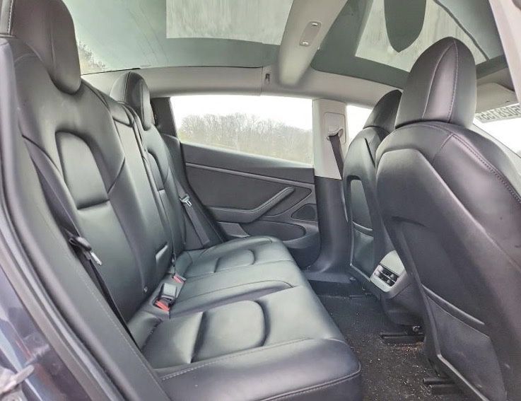 Оренда з можливістю викупу Tesla model 3 2021 рік