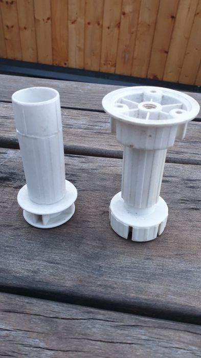 Oddam za darmo nóżki plastikowe 15szt meblowe kuchenne