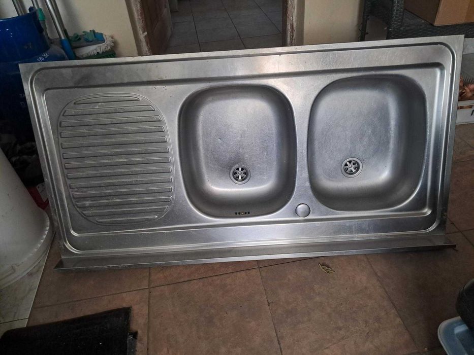 Zlewozmywak stal nierdzewna, gruba blacha jeszcze.