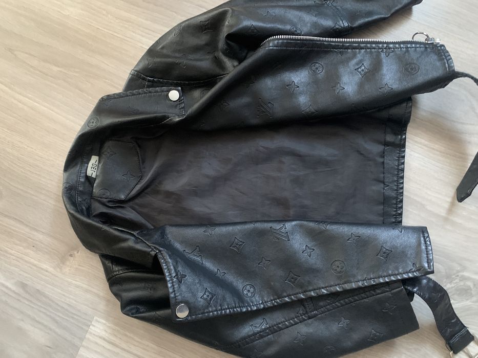 Куртка в гарному стані