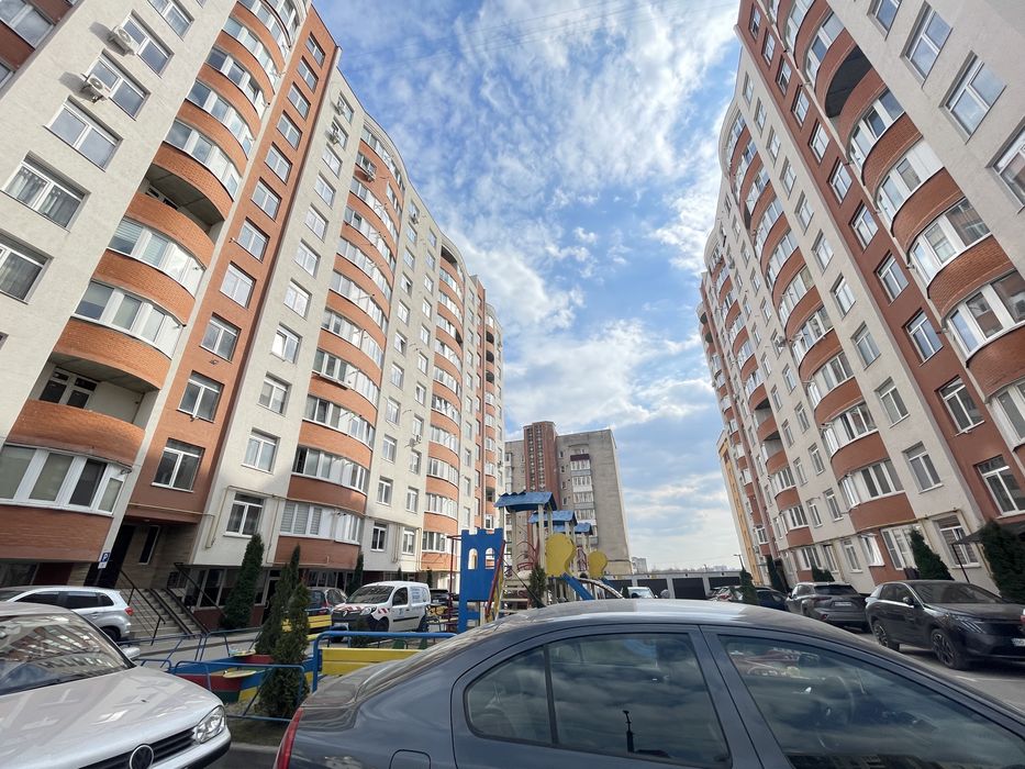 ПРОДАЖ 2 кім з кухнею, вул. Київська
