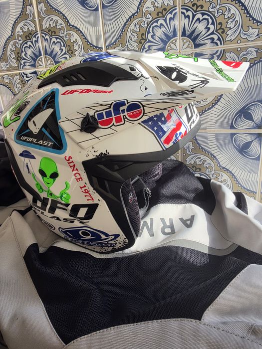 Capacete Ufo como novo