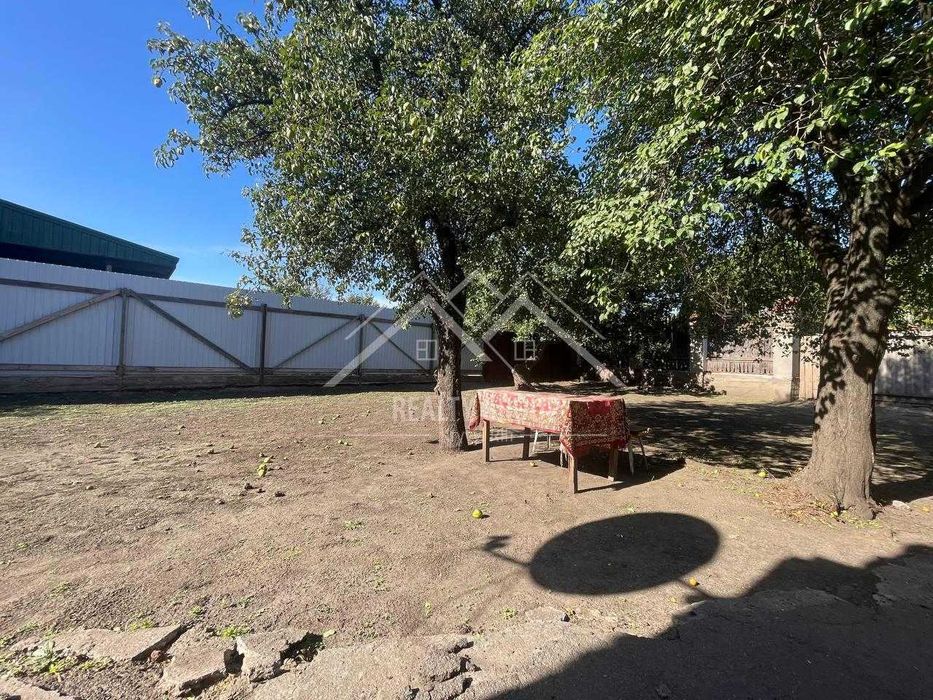 Продаж затишного будинку по Черняховського