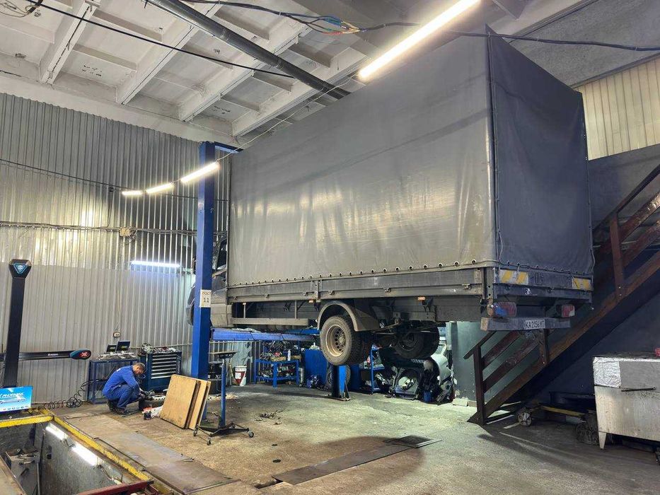 Підйомник автомобільний (5,5 т. AMI)