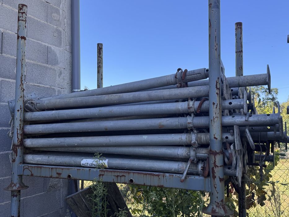 40 escoras metálicas galvanizadas 1,60 – 2,60 m