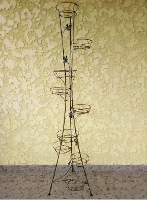 Підставка під вазони кована