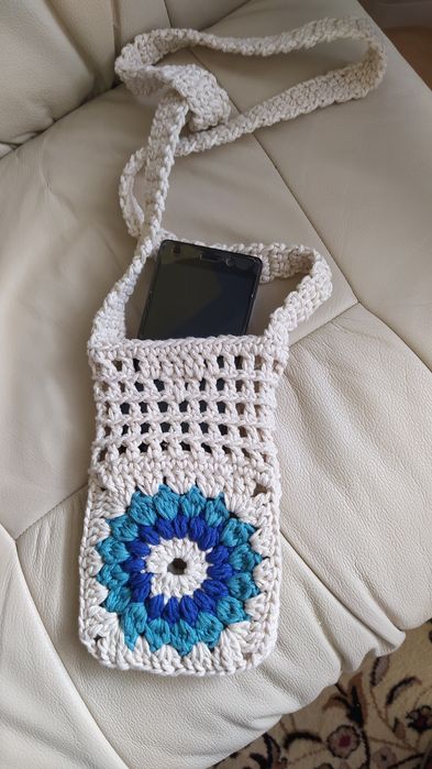 Szydełkowa torebka etui na telefon