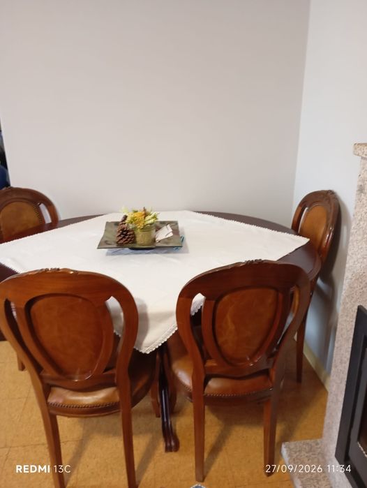 Mesa de sala com 4 cadeiras