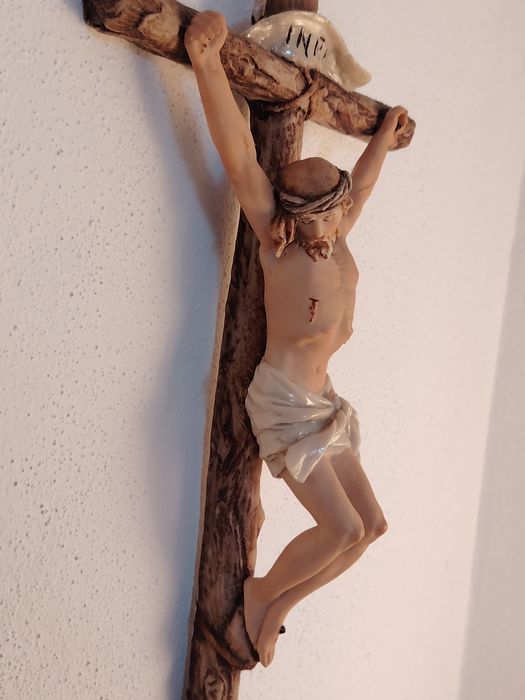 Crucifixo em Porcelana Fina Italiana