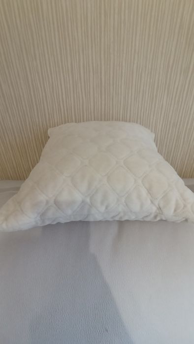 Велюровая подушка