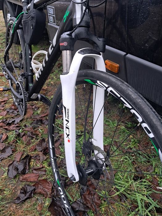 Rower White, hybryda.