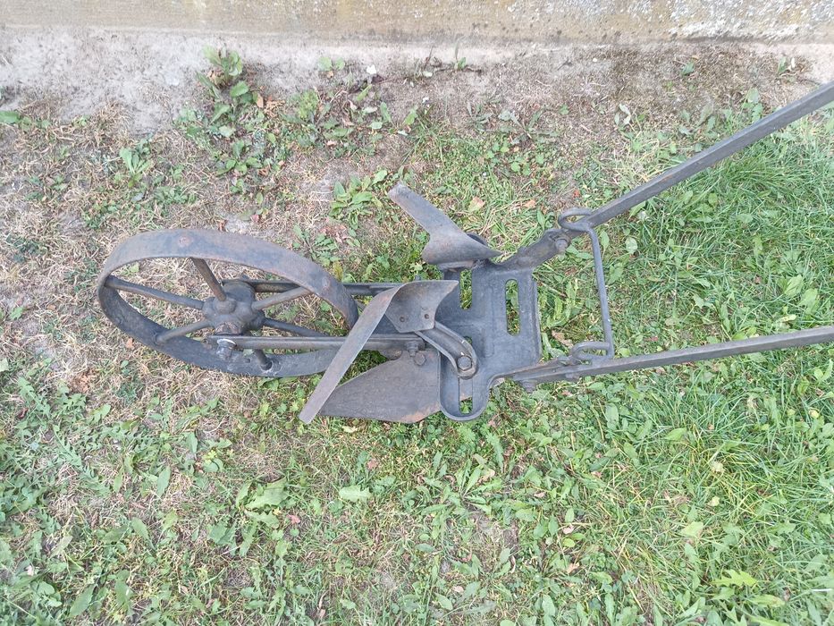 Pług jednobronowy do ogrodu