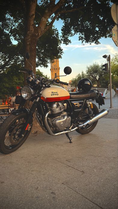 Royal Enfield Interceptor 650 cafe racer