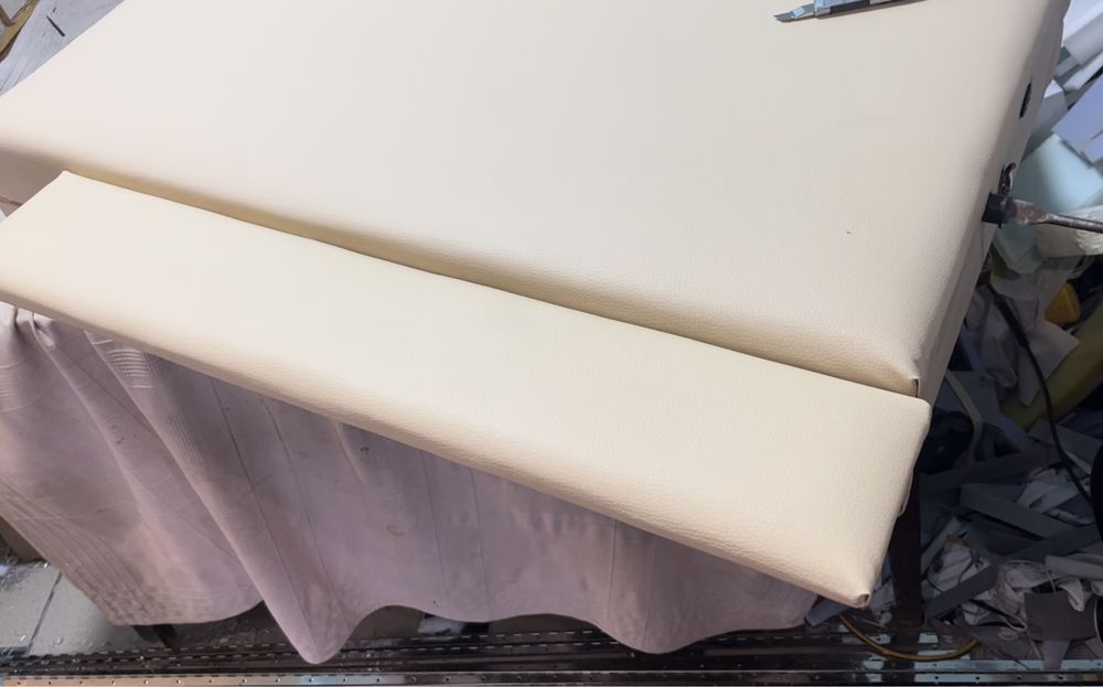 Масажна кушетка + підголовник + підлокітники. Навантаження 300 кг.