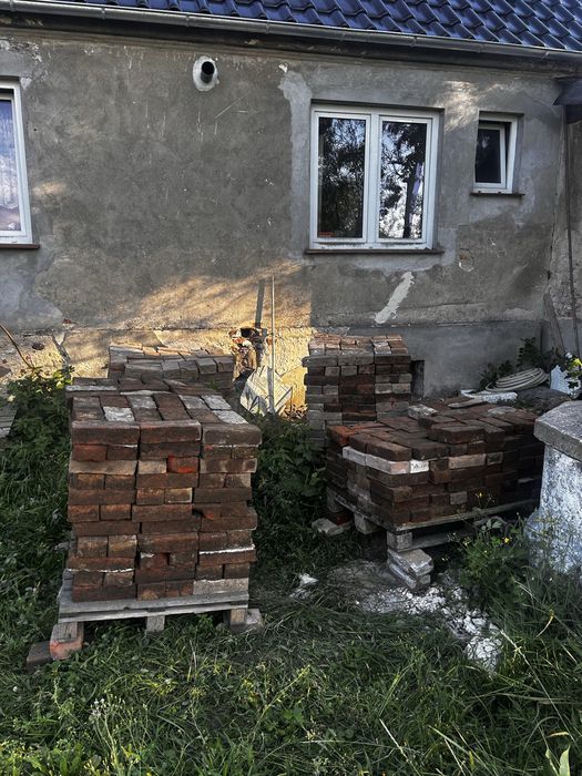 Cegla z rozbiórki wyczyszczona jak z cegielni
